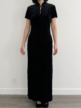 Vintage 90s Dressing Clio Black Velvet High Collar Keyhole Maxi Dress Large